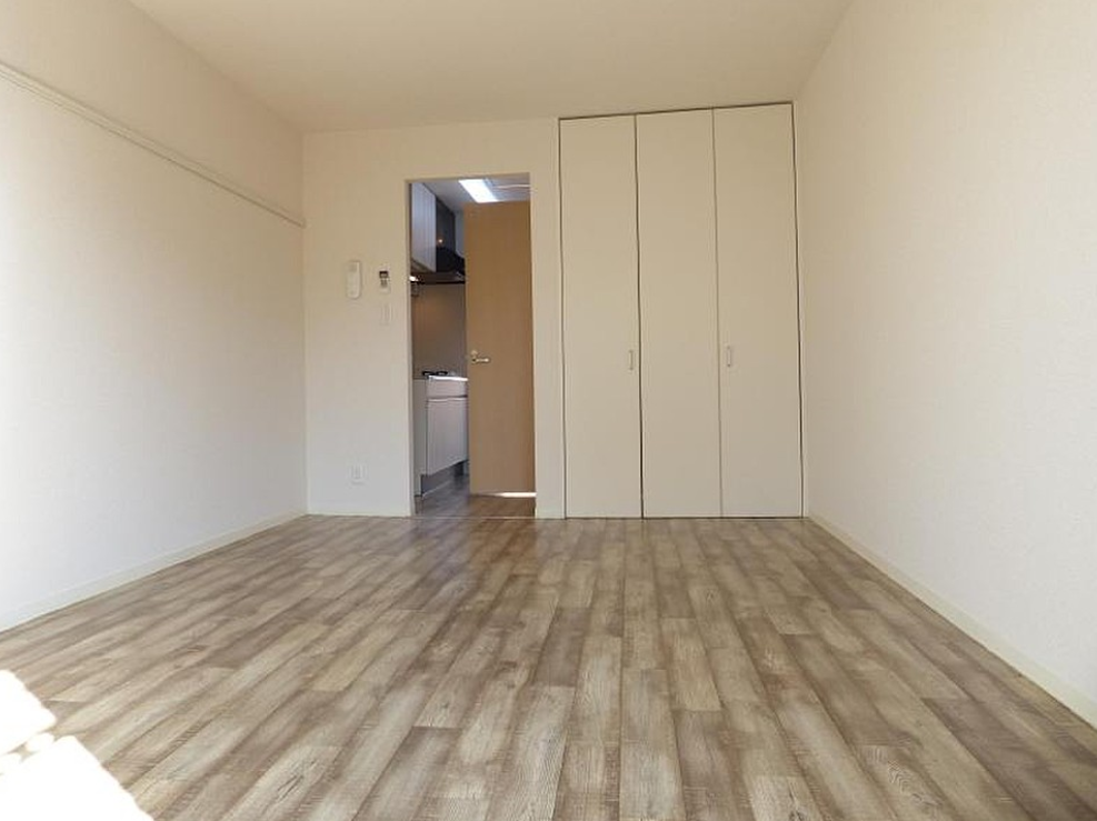 【ルミエール六町】